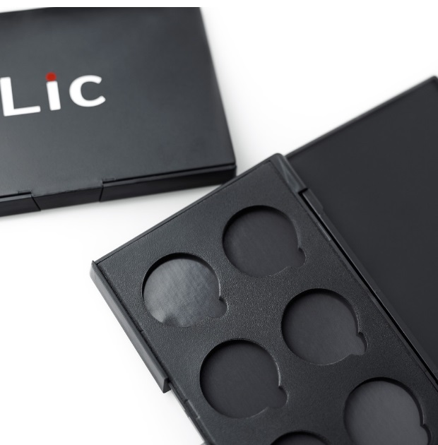 LIC Палетка магнитная для теней Magnetic palette for shadows (6 рефилов) 116 гр.